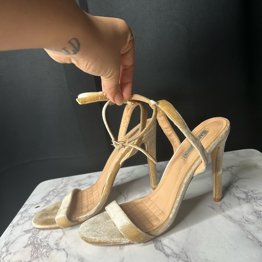 Fashion Nova Sandal / Heels